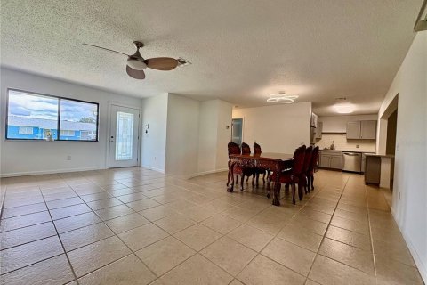 Villa ou maison à vendre à North Port, Floride: 2 chambres, 105.26 m2 № 1919765 - photo 17