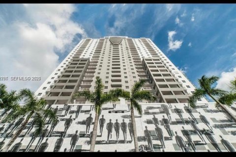 Кондоминиум с 2 спальнями в Майами, Флорида № 1997069