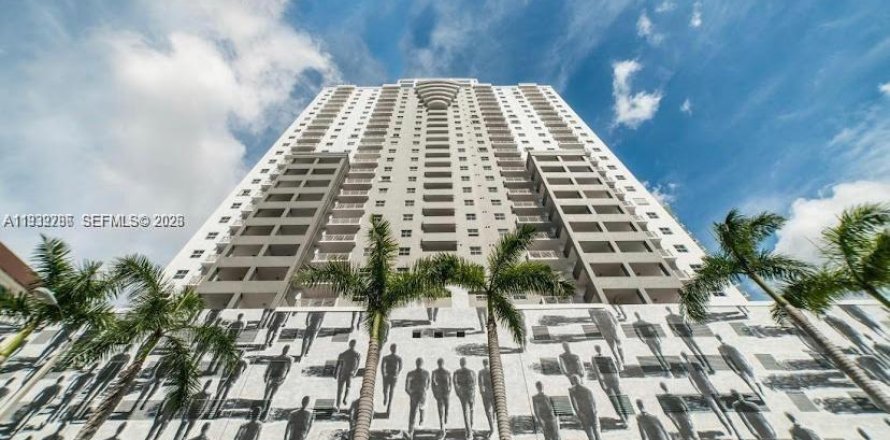 Кондоминиум с 2 спальнями в Майами, Флорида № 1997069