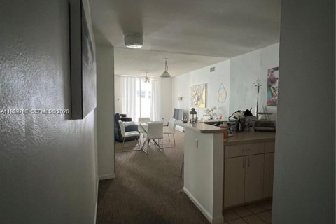 Снять в аренду кондоминиум в Майами, Флорида 2 спальни, 88.26м2, № 1997069 - фото 6