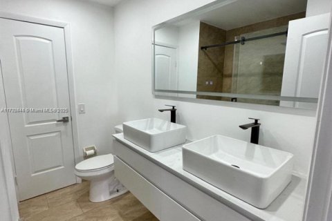 Townhouse in Miami, Florida 2 bedrooms, 92.9 sq.m. № 1863631 - photo 6