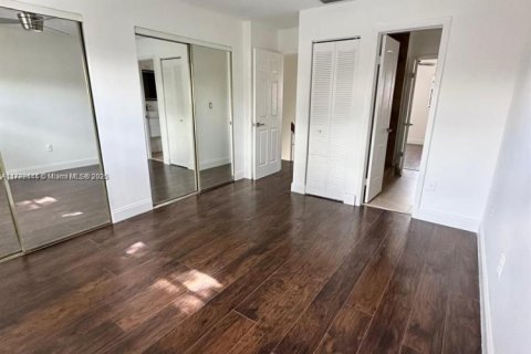 Townhouse in Miami, Florida 2 bedrooms, 92.9 sq.m. № 1863631 - photo 5