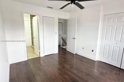 Townhouse in Miami, Florida 2 bedrooms, 92.9 sq.m. № 1863631 - photo 9