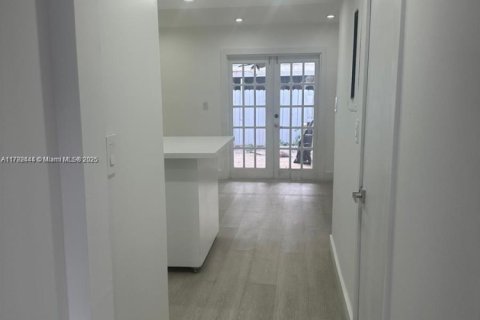 Townhouse in Miami, Florida 2 bedrooms, 92.9 sq.m. № 1863631 - photo 3