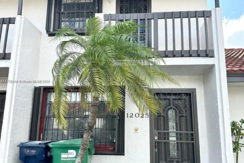 Townhouse in Miami, Florida 2 bedrooms, 92.9 sq.m. № 1863631 - photo 14