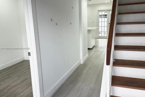 Townhouse in Miami, Florida 2 bedrooms, 92.9 sq.m. № 1863631 - photo 10
