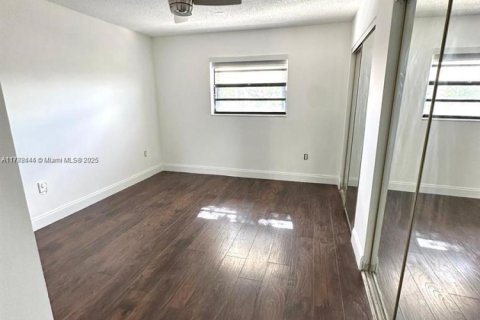Townhouse in Miami, Florida 2 bedrooms, 92.9 sq.m. № 1863631 - photo 4