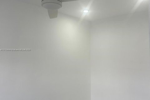 Townhouse in Miami, Florida 2 bedrooms, 92.9 sq.m. № 1863631 - photo 11