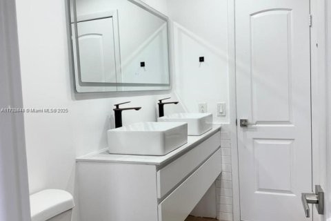 Townhouse in Miami, Florida 2 bedrooms, 92.9 sq.m. № 1863631 - photo 8