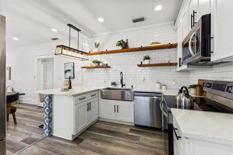 Casa en venta en Tampa, Florida, 2 dormitorios, 104.79 m2 № 2386237 - foto 14