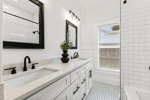 Casa en venta en Tampa, Florida, 2 dormitorios, 104.79 m2 № 2386237 - foto 18