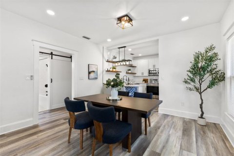 Casa en venta en Tampa, Florida, 2 dormitorios, 104.79 m2 № 2386237 - foto 9