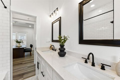 Casa en venta en Tampa, Florida, 2 dormitorios, 104.79 m2 № 2386237 - foto 19