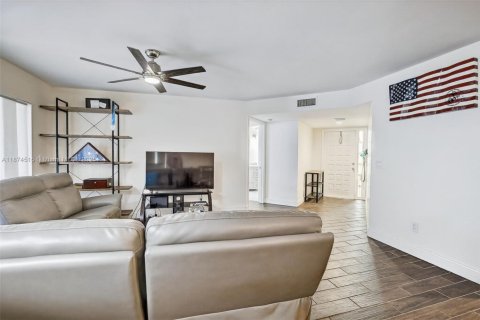 Condominio en venta en Plantation, Florida, 2 dormitorios, 108.05 m2 № 1922924 - foto 12