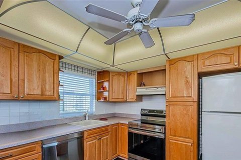 Condo in Saint Petersburg, Florida, 2 bedrooms  № 1640931 - photo 5