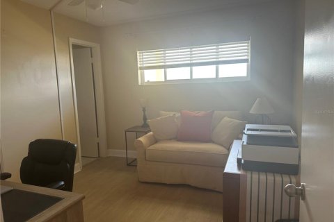 Condo in Saint Petersburg, Florida, 2 bedrooms  № 1640931 - photo 14