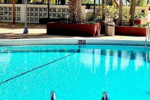 Condo in North Bay Village, Florida  № 1955255 - photo 18