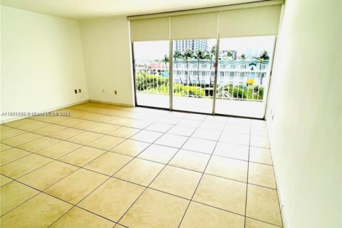 Condo in North Bay Village, Florida  № 1955255 - photo 3