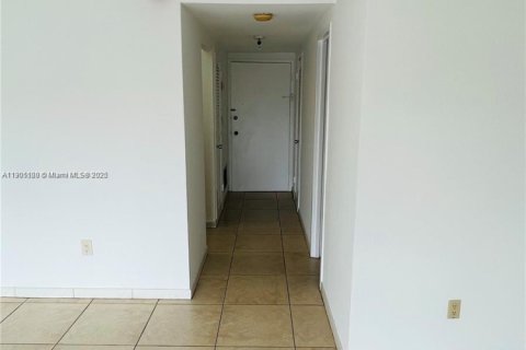 Condo in North Bay Village, Florida  № 1955255 - photo 6