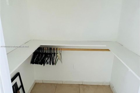 Condo in North Bay Village, Florida  № 1955255 - photo 16