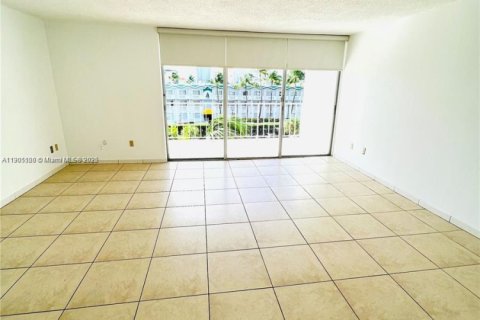 Condo in North Bay Village, Florida  № 1955255 - photo 2