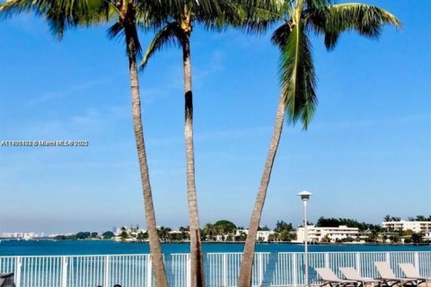 Condo in North Bay Village, Florida  № 1955255 - photo 17