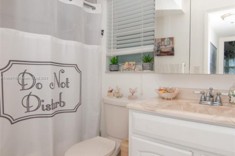 Condo in Sunrise, Florida, 1 bedroom  № 1232541 - photo 13