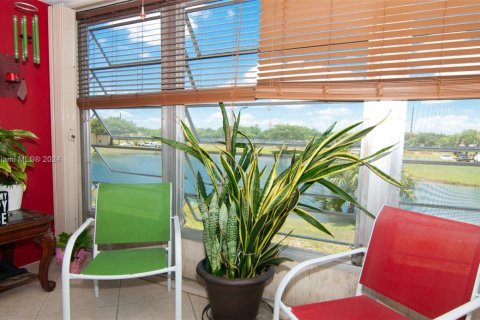 Condo in Sunrise, Florida, 1 bedroom  № 1232541 - photo 6