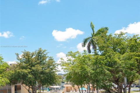 Condo in Sunrise, Florida, 1 bedroom  № 1232541 - photo 14