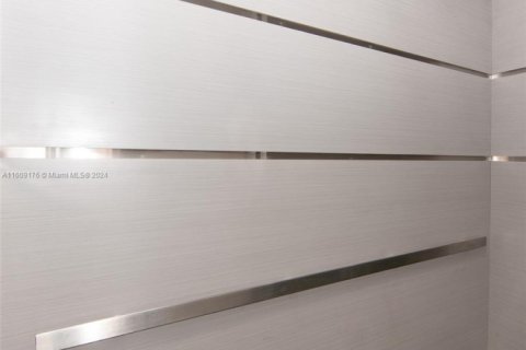 Condo in Sunrise, Florida, 1 bedroom  № 1232541 - photo 17