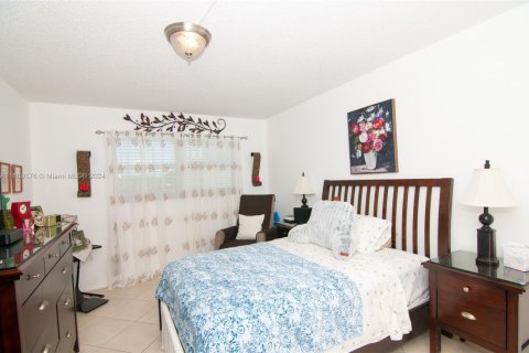 Condo in Sunrise, Florida, 1 bedroom  № 1232541 - photo 11