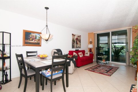 Condo in Sunrise, Florida, 1 bedroom  № 1232541 - photo 4