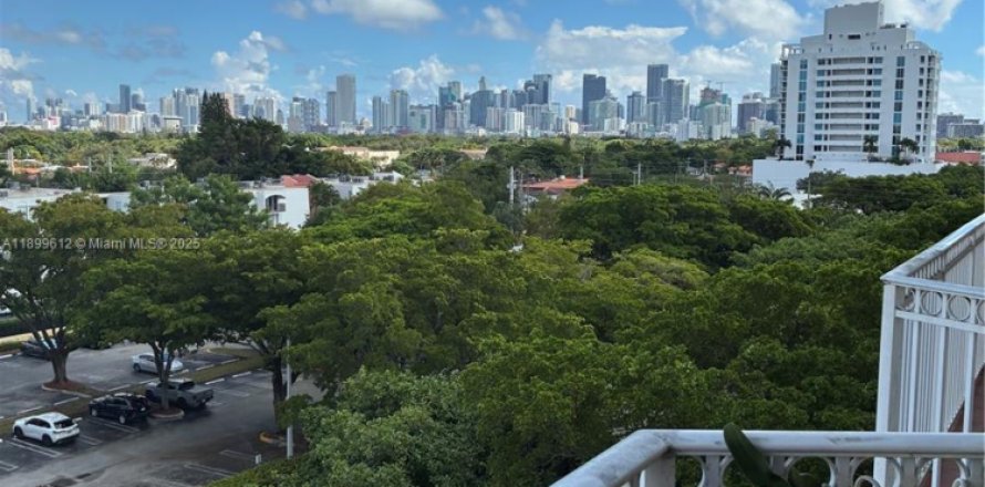 Condominio en Miami, Florida, 2 dormitorios  № 1951934