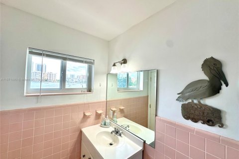 Condominio en venta en Hallandale Beach, Florida, 2 dormitorios, 110.55 m2 № 1713629 - foto 13