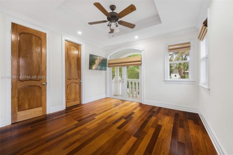 Villa ou maison à vendre à Miami, Floride: 4 chambres, 345.22 m2 № 1990483 - photo 28