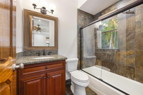 Villa ou maison à vendre à Miami, Floride: 4 chambres, 345.22 m2 № 1990483 - photo 29