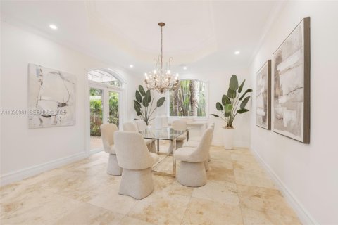 Villa ou maison à vendre à Miami, Floride: 4 chambres, 345.22 m2 № 1990483 - photo 12