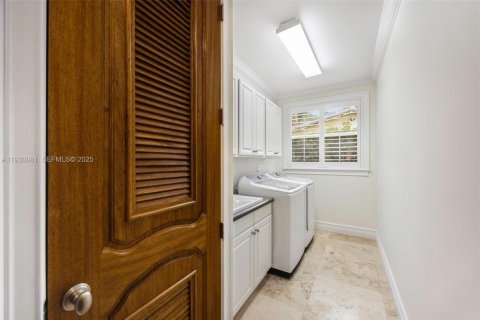 Villa ou maison à vendre à Miami, Floride: 4 chambres, 345.22 m2 № 1990483 - photo 30