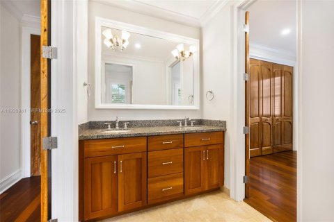 Villa ou maison à vendre à Miami, Floride: 4 chambres, 345.22 m2 № 1990483 - photo 24