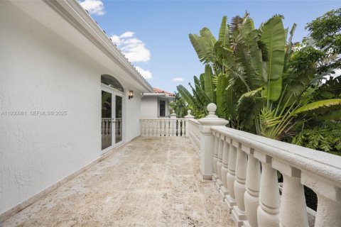 Villa ou maison à vendre à Miami, Floride: 4 chambres, 345.22 m2 № 1990483 - photo 22