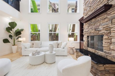 Villa ou maison à vendre à Miami, Floride: 4 chambres, 345.22 m2 № 1990483 - photo 4