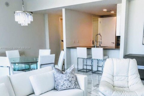 Condominio en alquiler en Miami Beach, Florida, 2 dormitorios, 136.1 m2 № 2010202 - foto 3