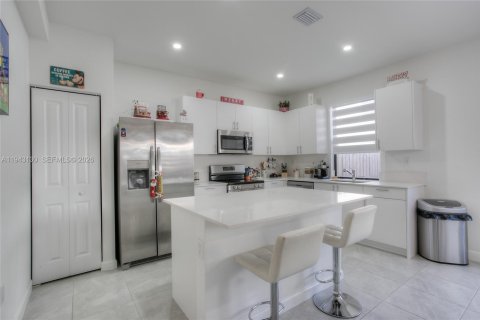 Adosado en venta en Miami, Florida, 3 dormitorios, 168.34 m2 № 1999465 - foto 5