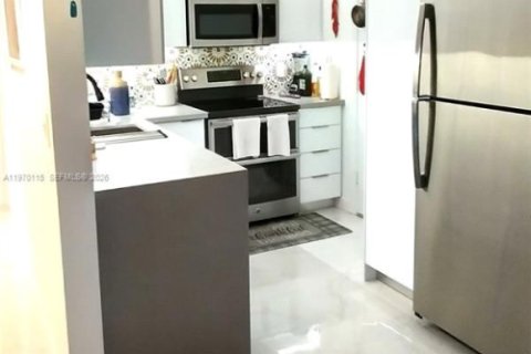 Condo in Fort Lauderdale, Florida, 2 bedrooms № 2030835 - photo 13