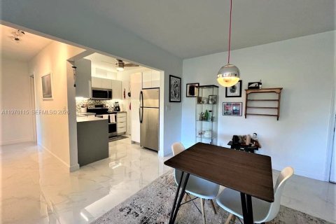 Condo in Fort Lauderdale, Florida, 2 bedrooms  № 2030835