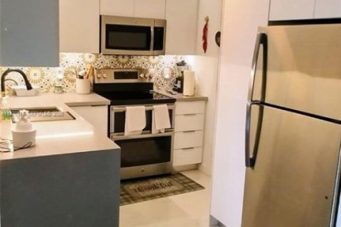 Condo in Fort Lauderdale, Florida, 2 bedrooms № 2030835 - photo 9