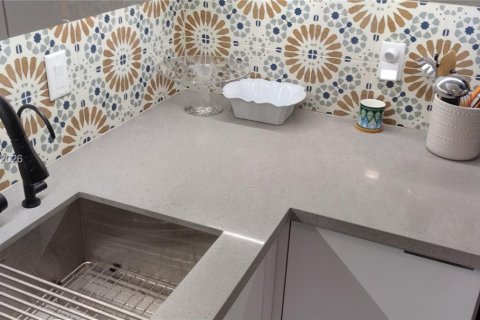 Condo in Fort Lauderdale, Florida, 2 bedrooms № 2030835 - photo 12