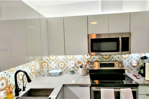 Condo in Fort Lauderdale, Florida, 2 bedrooms № 2030835 - photo 2