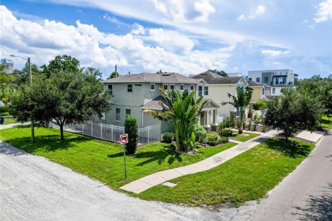 Casa en venta en Tampa, Florida, 3 dormitorios, 175.59 m2 № 2385651 - foto 16