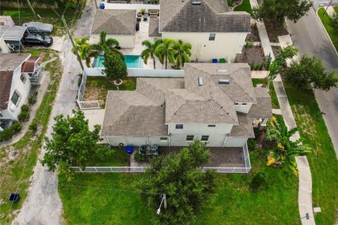 Casa en venta en Tampa, Florida, 3 dormitorios, 175.59 m2 № 2385651 - foto 24